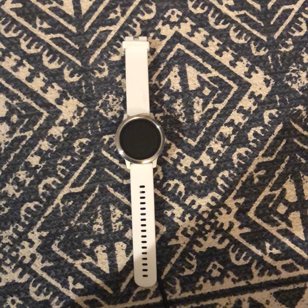 White Garmin vivoactive 3 + accessories
